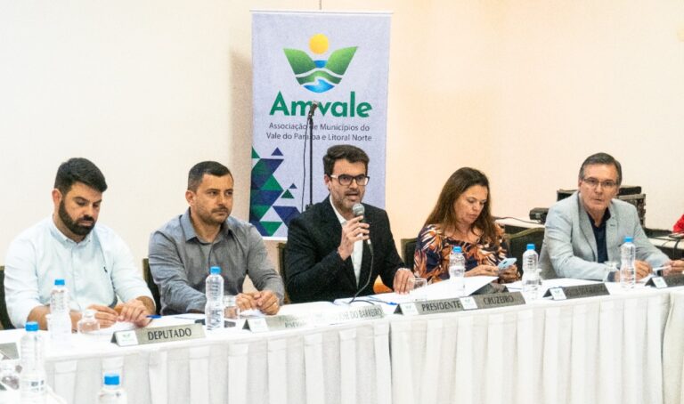 Leia mais sobre o artigo <strong>Fortalecimento regional é tema explorado em reunião do Conselho de Prefeitos AMVALE</strong>