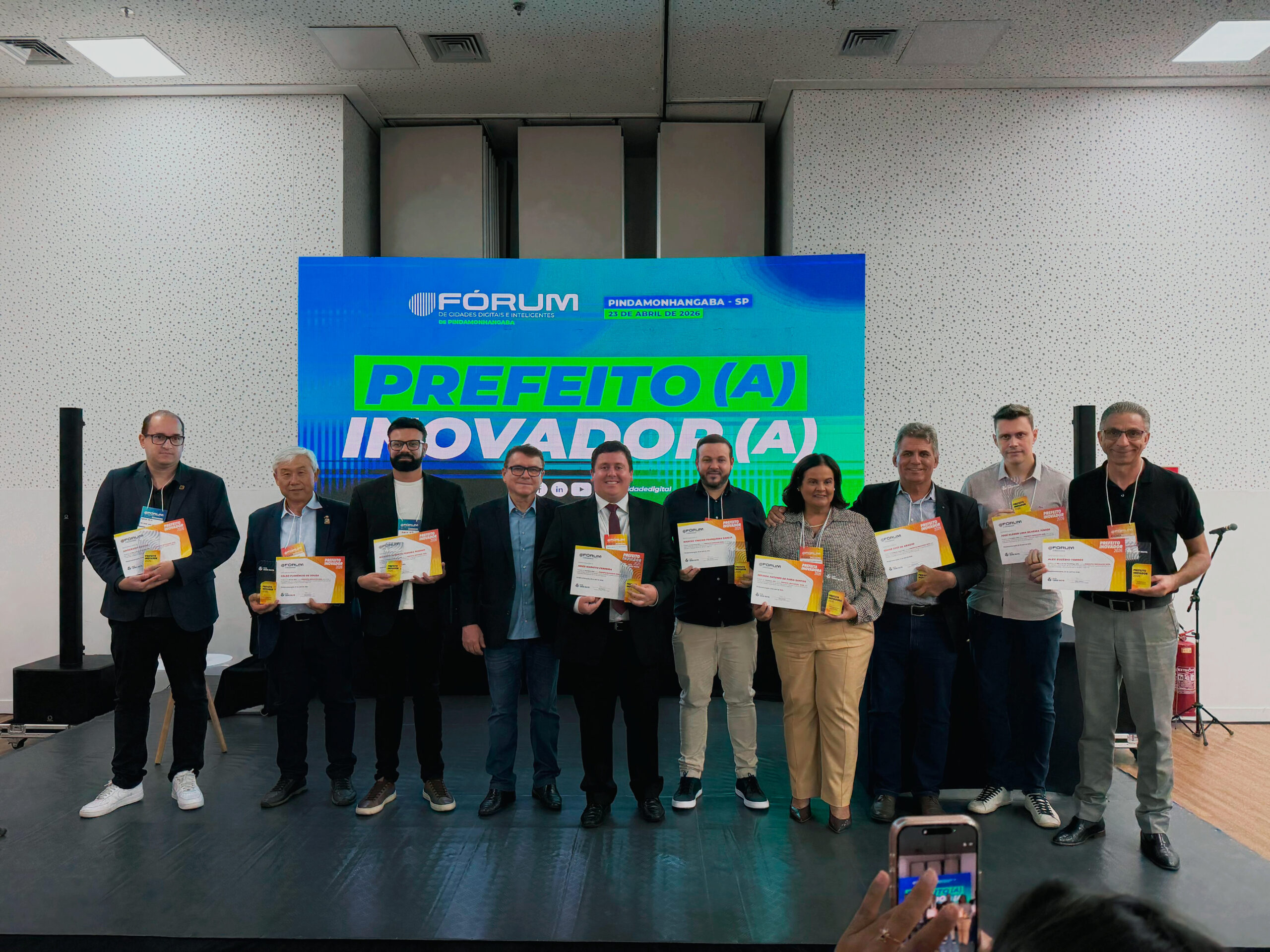 Prefeito Inovador 2026: gestores do Vale e Litoral Norte são reconhecidos em Fórum de Cidades Digitais e Inteligentes