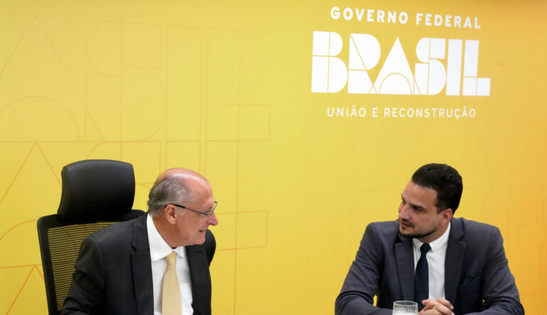 Leia mais sobre o artigo Prefeitos da AMVALE se reúnem com o Vice-Presidente Geraldo Alckmin em Brasília