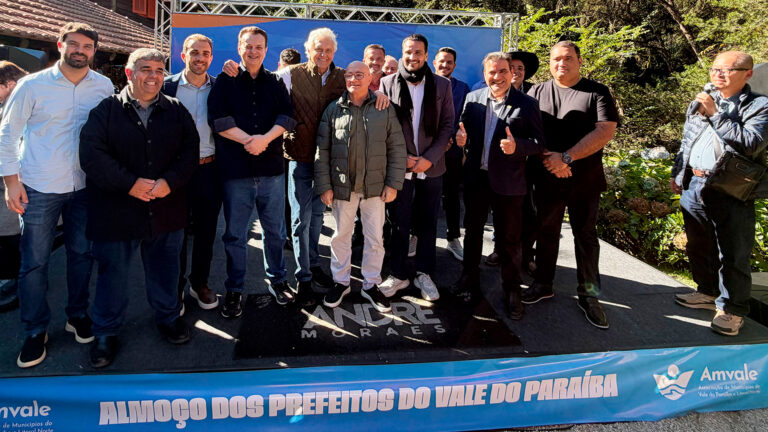 Leia mais sobre o artigo Prefeitos e lideranças AMVALE recebem Ronaldo Caiado em Campos do Jordão