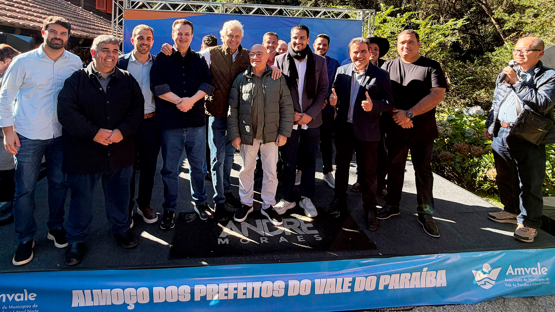 Prefeitos e lideranças AMVALE recebem Ronaldo Caiado em Campos do Jordão
