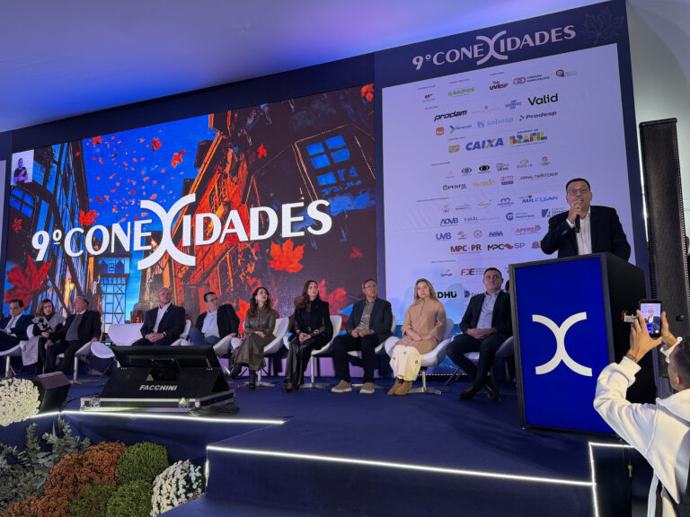 Leia mais sobre o artigo AMVALE prestigia abertura do Conexidades e reforça o protagonismo regional no municipalismo brasileiro